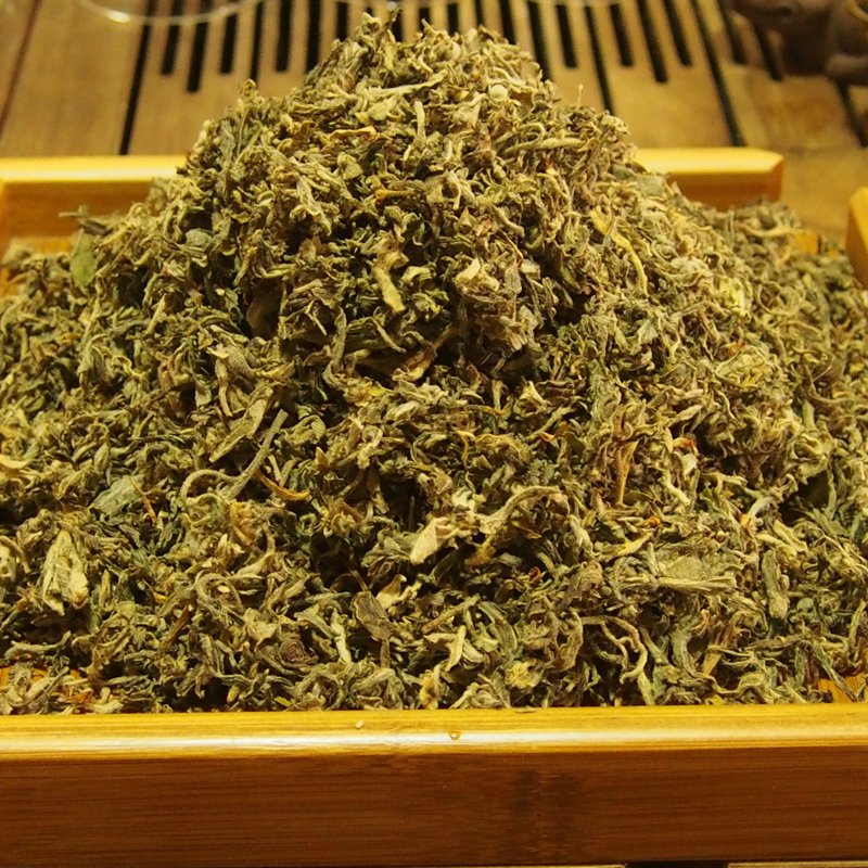 贵州，这片古老而神奇的土地上，不仅有着丰富的自然风光和深厚的文化底蕴，还有着各式各样的特色小吃。那么，哪些贵州特产可以作为可带走的零食呢？让我们一起探索一下。